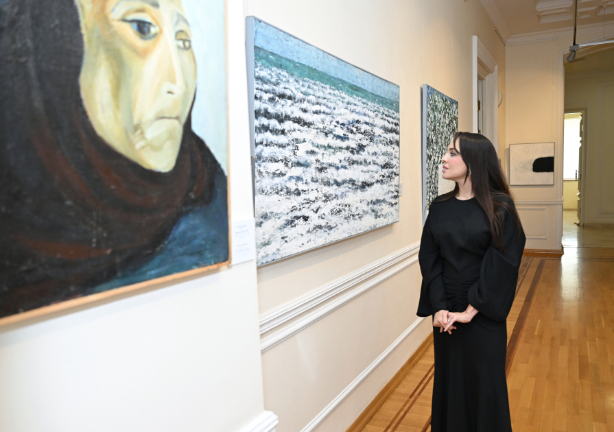 President Ilham Aliyev, First Lady Mehriban Aliyeva, and family members view retrospective exhibition “My Absheron: Plus” (PHOTO)