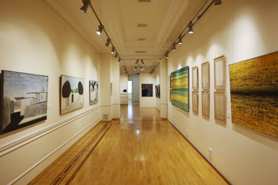 President Ilham Aliyev, First Lady Mehriban Aliyeva, and family members view retrospective exhibition “My Absheron: Plus” (PHOTO)