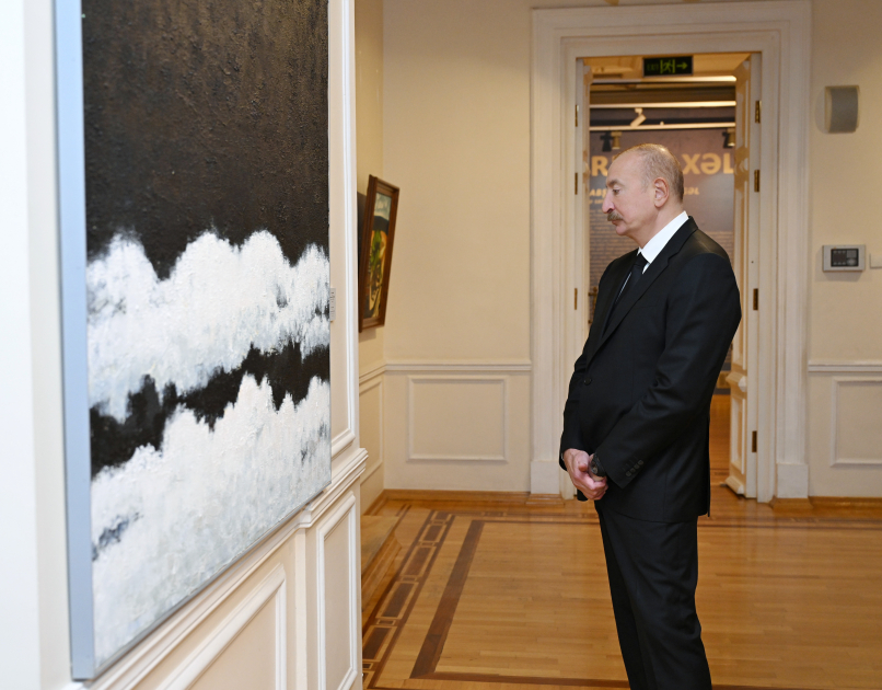 President Ilham Aliyev, First Lady Mehriban Aliyeva, and family members view retrospective exhibition “My Absheron: Plus” (PHOTO)