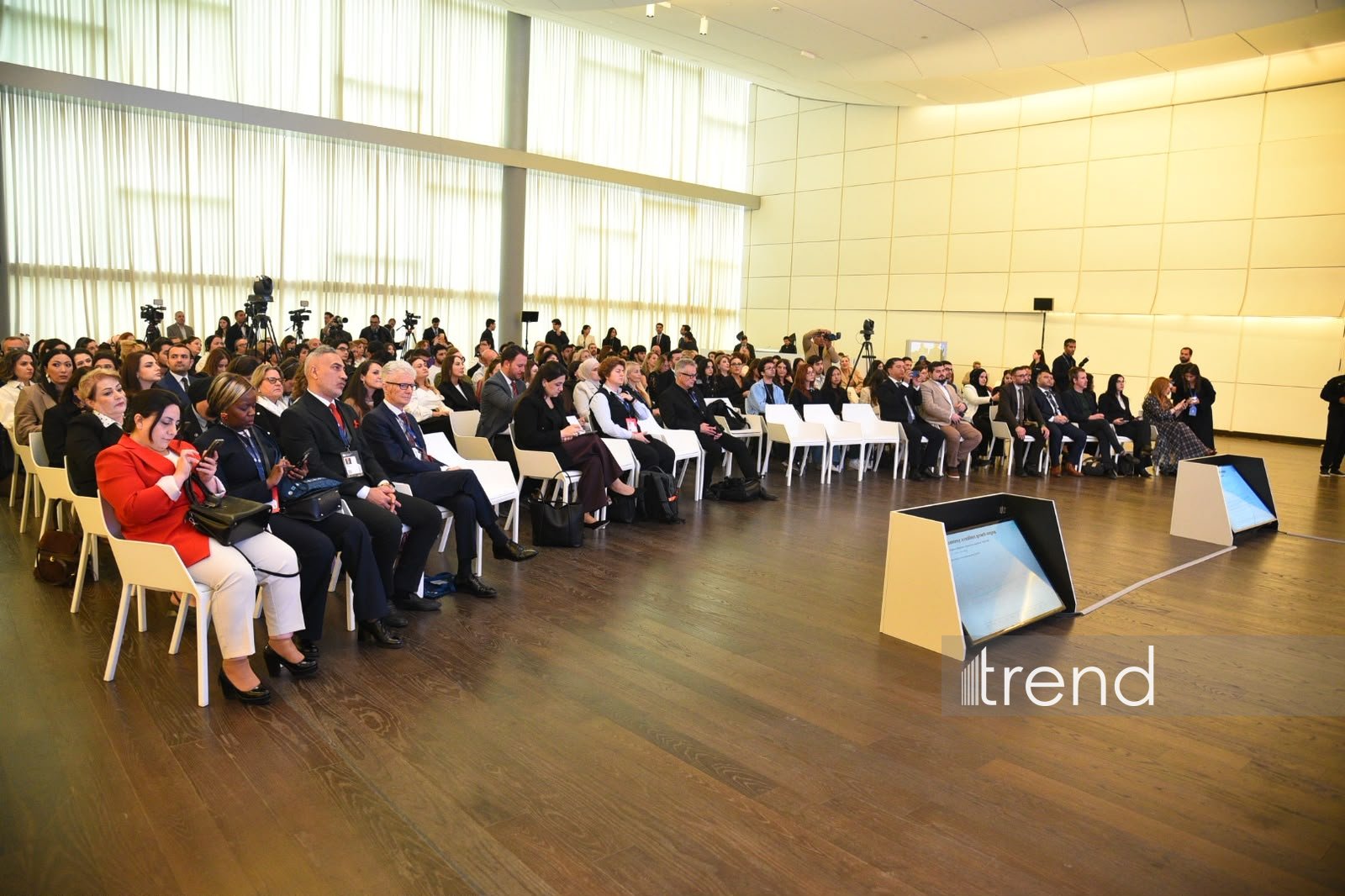 World Forum on Intercultural Dialogue hosts “Business Dialogue” panel session in Baku (PHOTO)