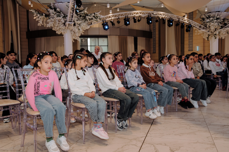 Leyla Aliyeva and Arzu Aliyeva attend concert presented as part of “Aria of Heaven” project (PHOTO)