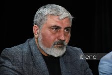 Baku Network discusses foreign influence with arts students (PHOTO/VIDEO)