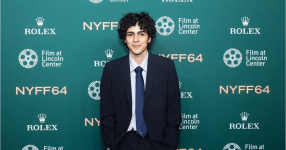 Azerbaijani actor Shahmar Alakbarov’s grandson Eldar Isgandarov honors Julianne Moore in U.S. (PHOTO/VIDEO)
