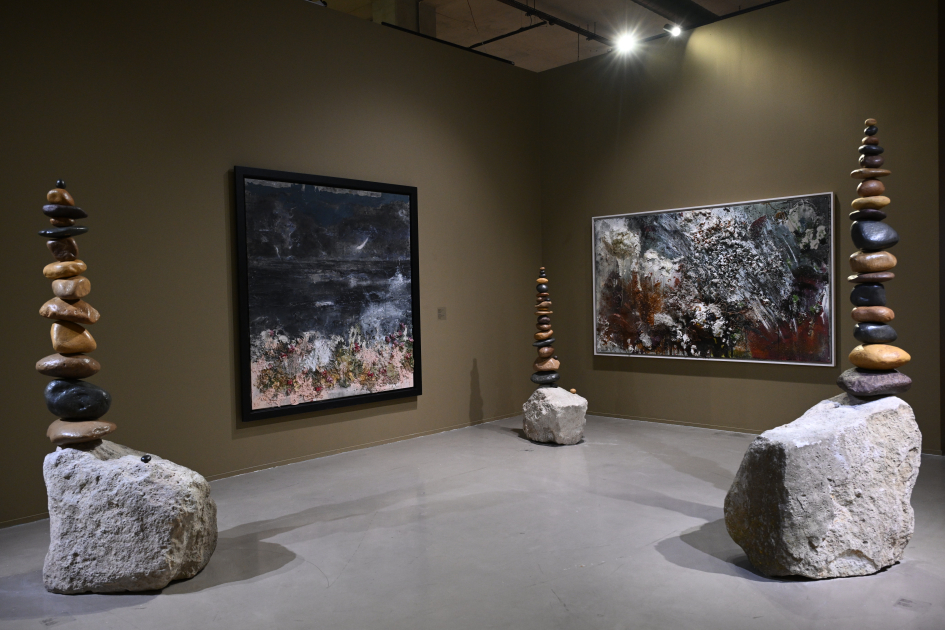 Leyla Aliyeva and Alena Aliyeva attend “ENGRAM” exhibition at Museum of Azerbaijani Painting (PHOTO)