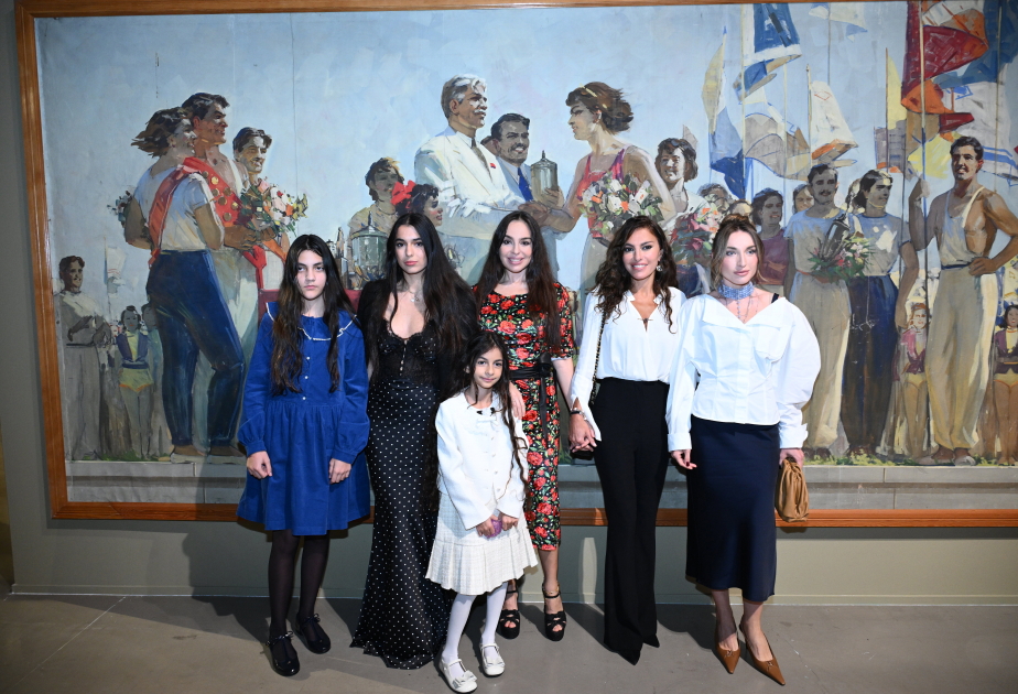 Leyla Aliyeva and Alena Aliyeva attend “ENGRAM” exhibition at Museum of Azerbaijani Painting (PHOTO)