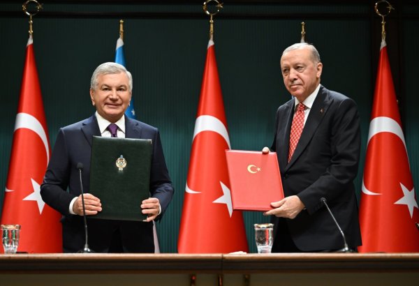 Uzbekistan, Türkiye sign agreements to expand trade and business ties