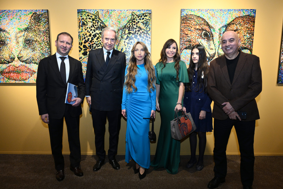 Heydar Aliyev Foundation VP Leyla Aliyeva and Alena Aliyeva attend official opening of Art Weekend (PHOTO)