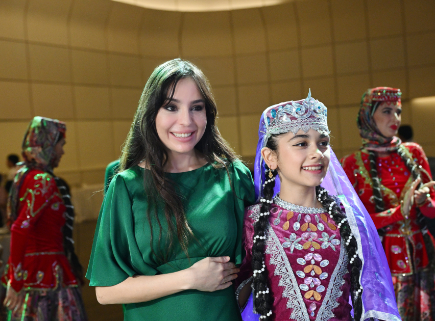 Heydar Aliyev Foundation VP Leyla Aliyeva and Alena Aliyeva attend official opening of Art Weekend (PHOTO)