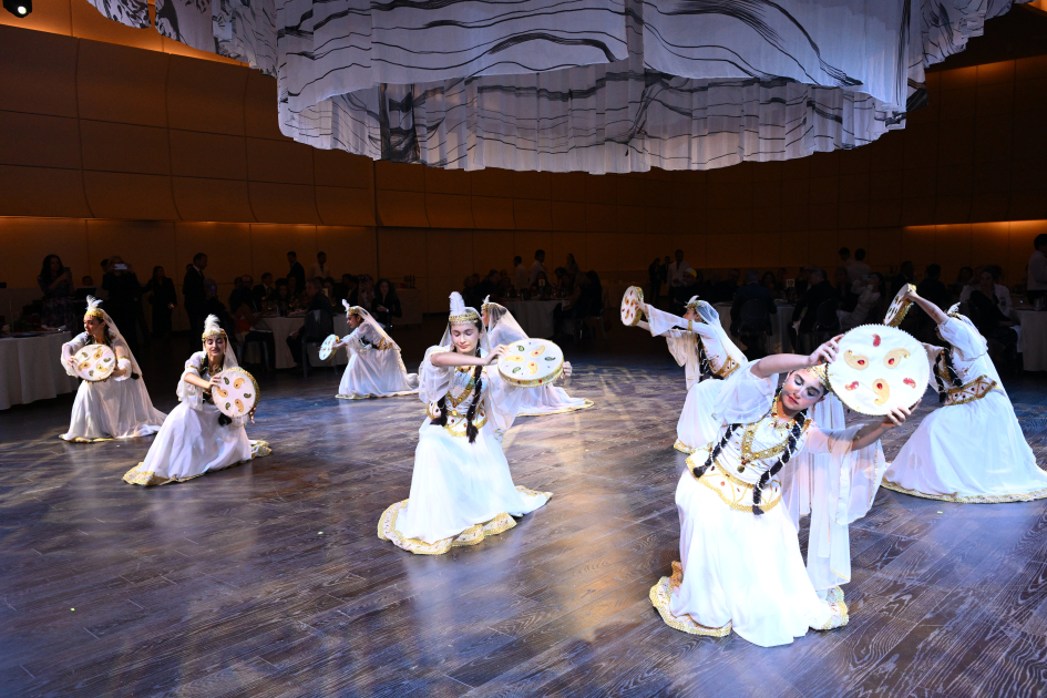 Heydar Aliyev Foundation VP Leyla Aliyeva and Alena Aliyeva attend official opening of Art Weekend (PHOTO)