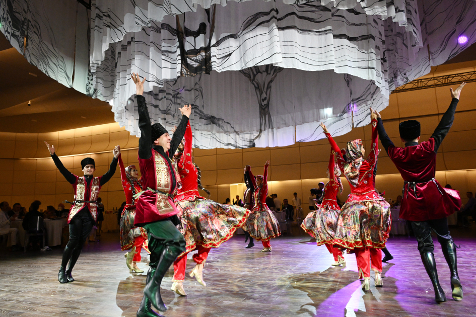 Heydar Aliyev Foundation VP Leyla Aliyeva and Alena Aliyeva attend official opening of Art Weekend (PHOTO)