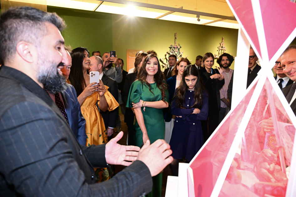Heydar Aliyev Foundation VP Leyla Aliyeva and Alena Aliyeva attend official opening of Art Weekend (PHOTO)