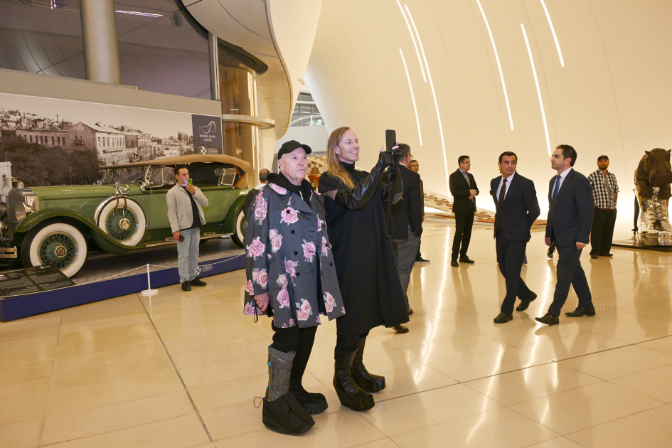 Heydar Aliyev Foundation VP Leyla Aliyeva and Alena Aliyeva attend official opening of Art Weekend (PHOTO)