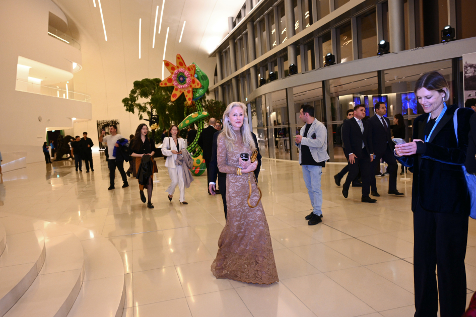 Heydar Aliyev Foundation VP Leyla Aliyeva and Alena Aliyeva attend official opening of Art Weekend (PHOTO)