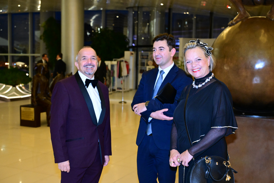Heydar Aliyev Foundation VP Leyla Aliyeva and Alena Aliyeva attend official opening of Art Weekend (PHOTO)