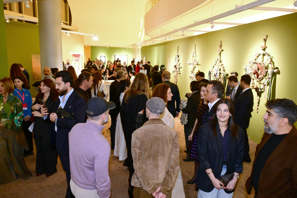 Heydar Aliyev Foundation VP Leyla Aliyeva and Alena Aliyeva attend official opening of Art Weekend (PHOTO)