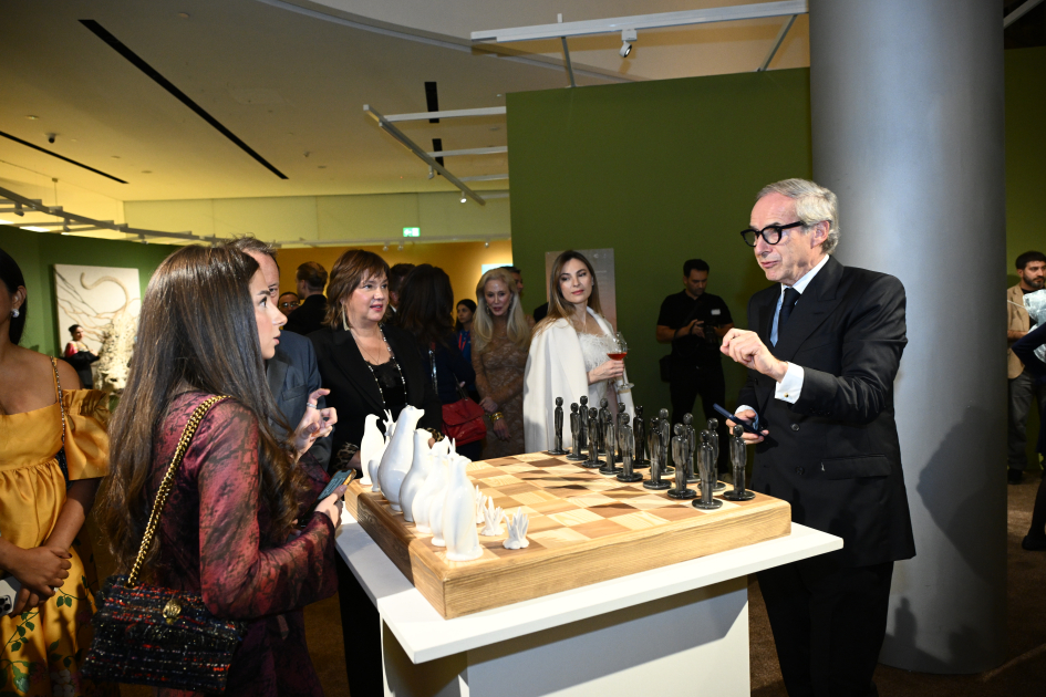 Heydar Aliyev Foundation VP Leyla Aliyeva and Alena Aliyeva attend official opening of Art Weekend (PHOTO)