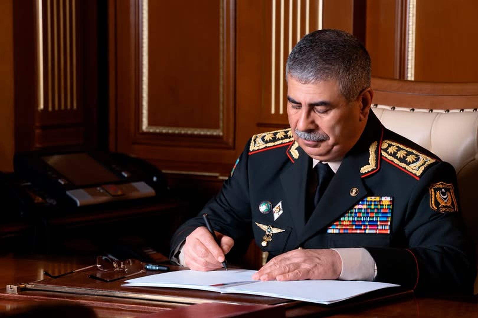 Azerbaijan's defense minister extends condolences to Turkish counterpart
